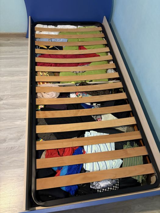 Детско легло, шкафче, бюро