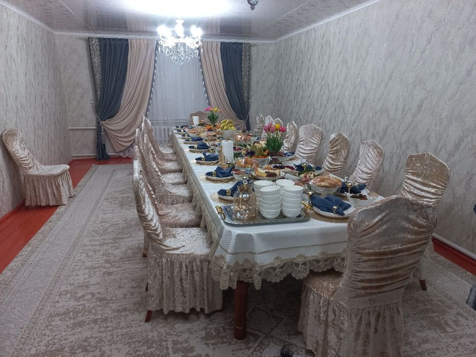 Стол стулья дастарханымен