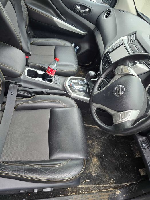 Dezmembrez nissan navara 2021
