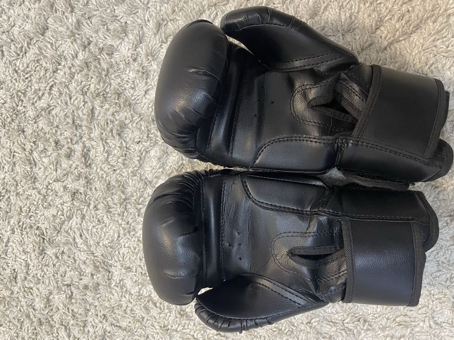 Продам бокс перчатки Top Ten  срочна