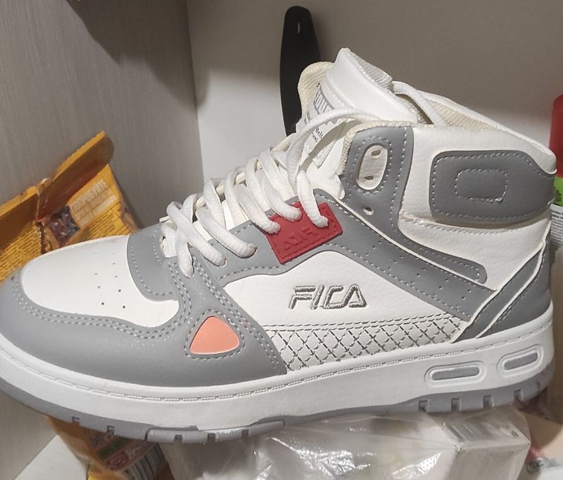 Продам новую обувь.