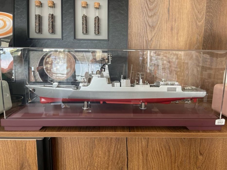 Модель военного корабля. Метана и титана 
Дизайн:
КЗЫ