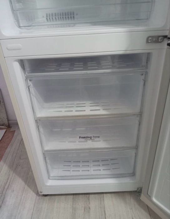 Холодильник LG в отличном состоянии!