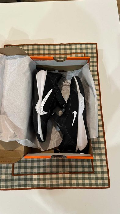 Nike Revolution 7