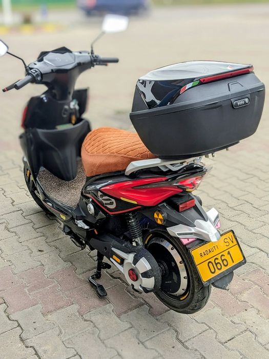 Scuter electric 2200w limitat din farbrică la 25km/h.fără permis