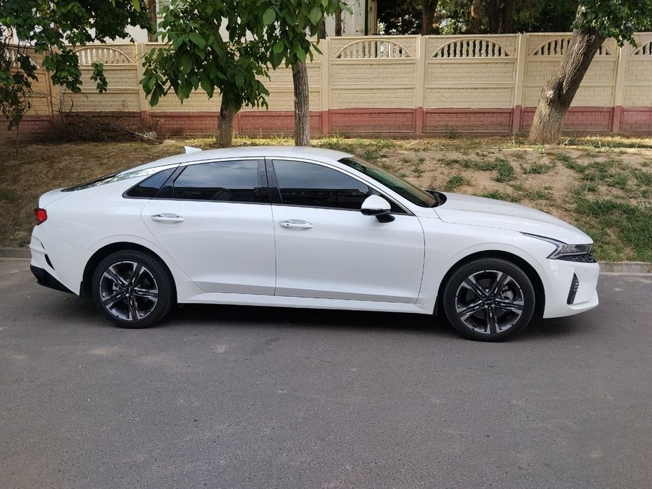 КIA K 5  4 чи позиция без люк сотилади