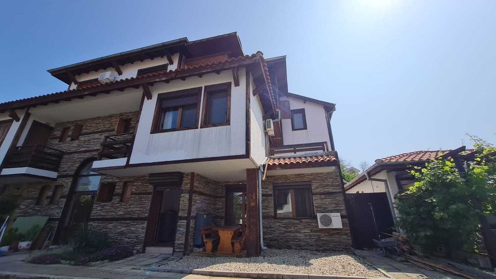 Продава се Тристаен апартамент в с. Кошарица, Област Бургас - 106 кв.м за 849 €/кв.м - Снимка #2