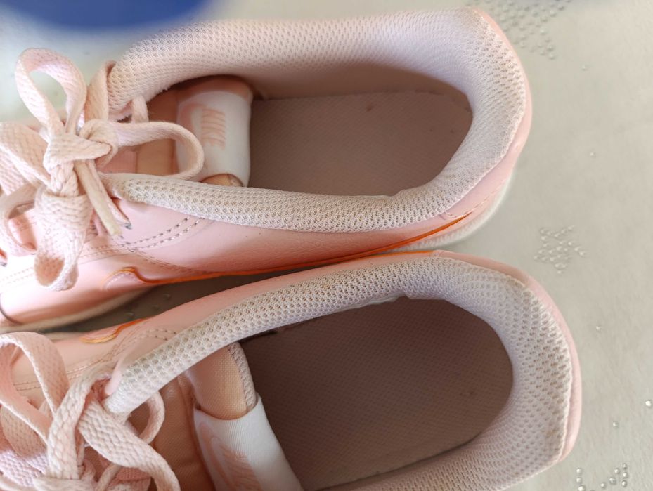 Продавам сникърси ,Nike