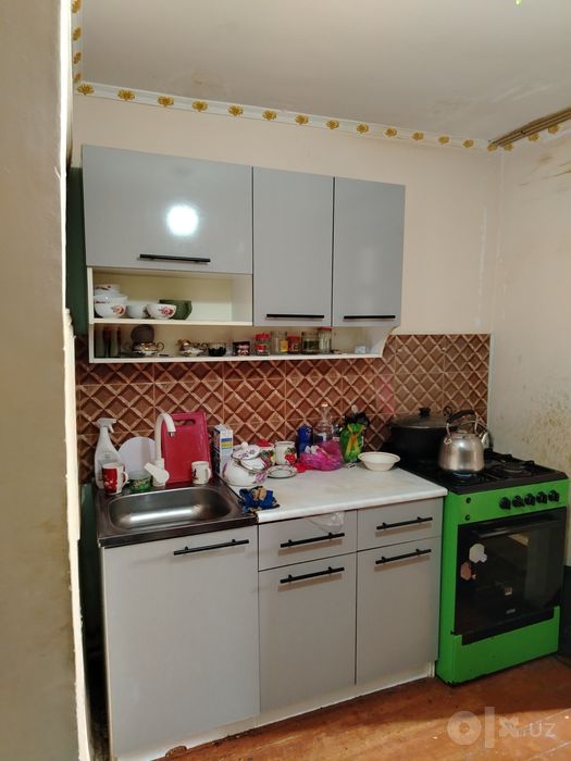 Дом сатилади 64 - 1 дом 2 - комната 4 этаж бир еки затлари менен.