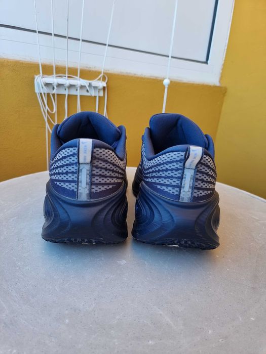Nike Vomero Plus маратонки перфектно състояние