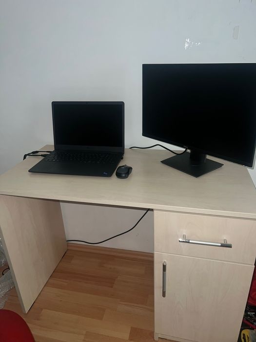 Birou în stare perfectă, îl vând pentru ca vând apartamentul.