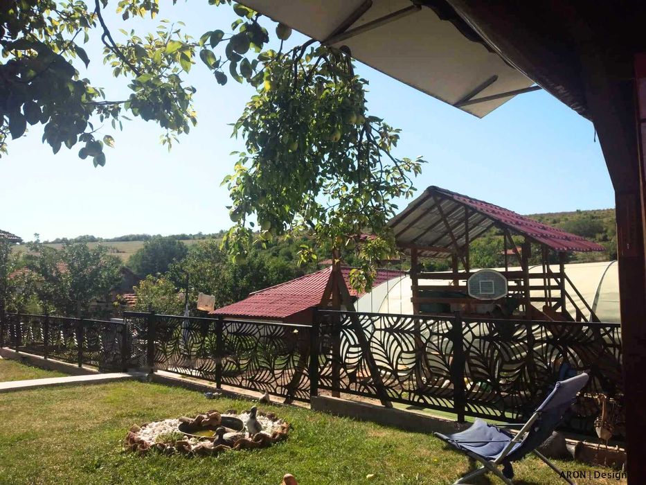 Оградни пана, порти, врати, парапети, табели и много други.