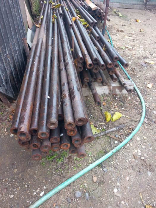 Tevi de fier, de la 1,5 pana la 4,30 lungime, pret 2,5 lei kg