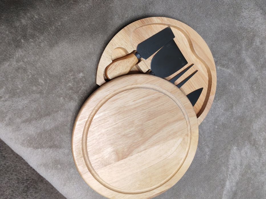 Набор ножей для сыра в деревянном контейнере