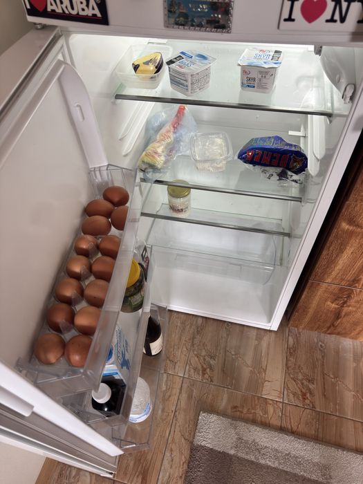 Продавам хладилник Electrolux