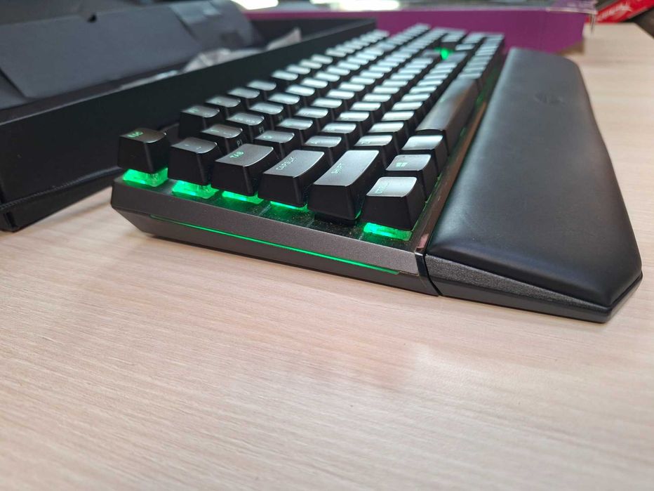 Нова геймърска клавиатура - Coolermaster MK750 RGB Cherry MX Brown Tactile Mechanical Keyboard