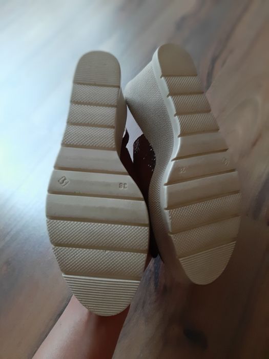 Чисто нови кафяви сандали естествена кожа-37 номер