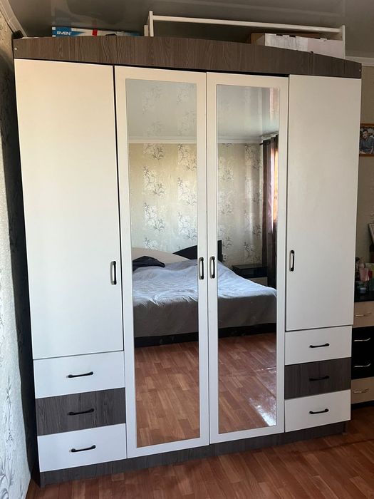 Продам спальный гарнитур и обеденный стол