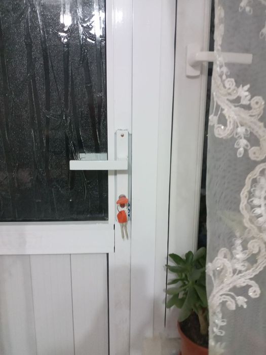 1 xona 3-etaj  4-mkrn yangi remontli 20.500$ srochno