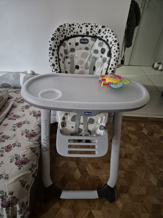 Scaun masa chicco + cadou leagăn electric