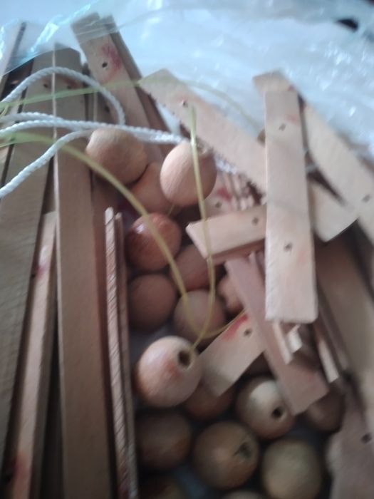 Люстра деревянная.