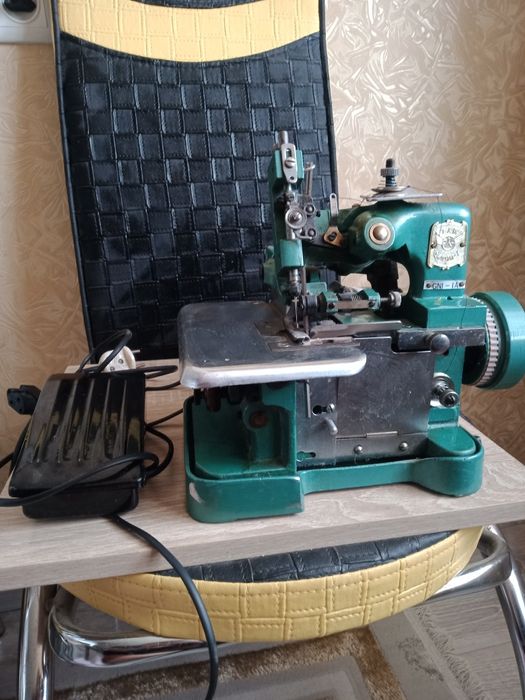 Оверлок в хорошем состоянии