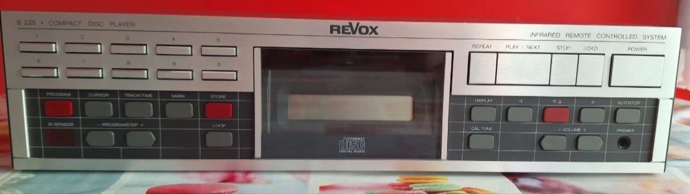 Продавам REVOX 225 в много добро състояние