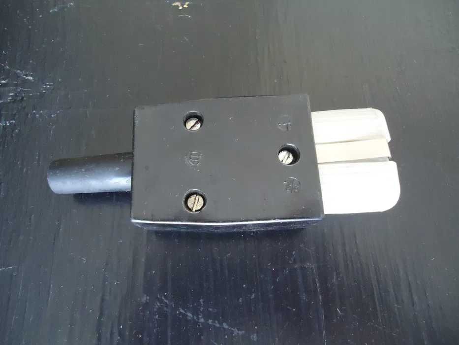 Български щекер за скара 220V 16A