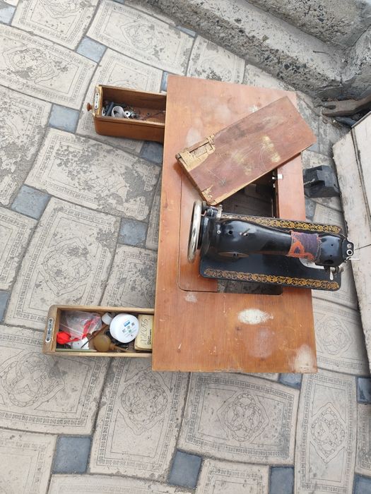 Швейная машинка старая