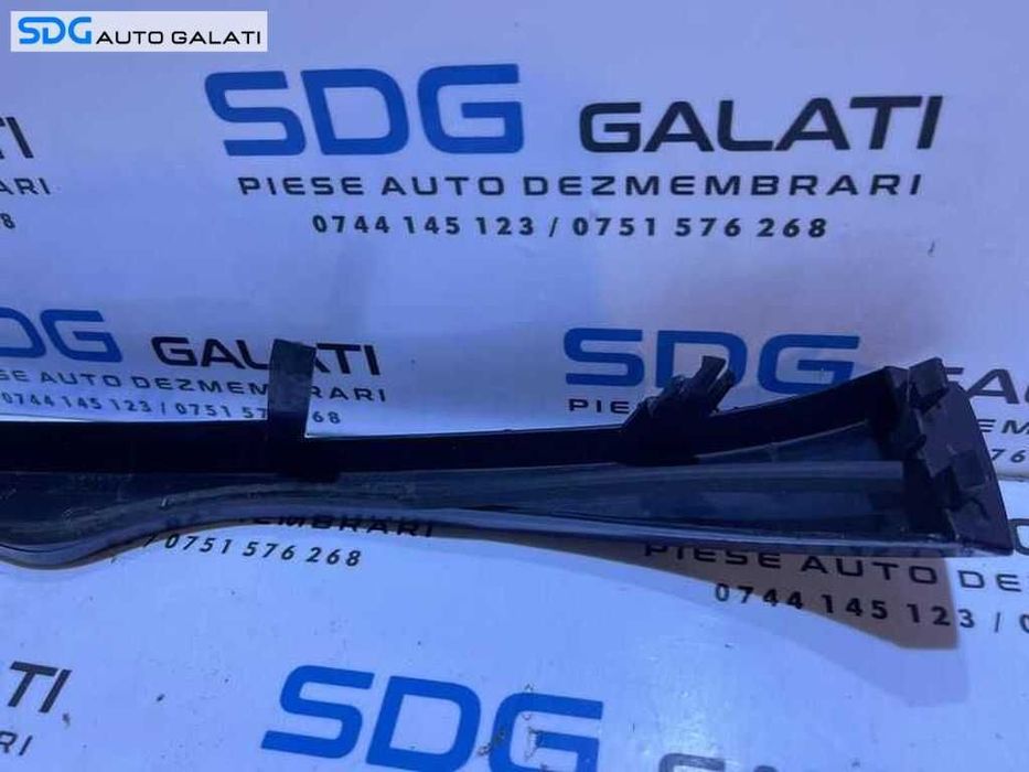 Ornament Grila Bandou Far Stanga BMW E46 2001 - 2006 Cod 7030553