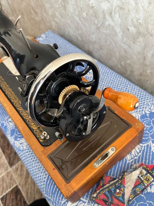 Продам швейную машинку