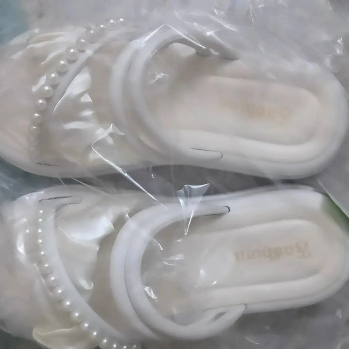 Yozgi yangi model  Xitoyda ishlab chiqarilgan shippaklar sotiladi