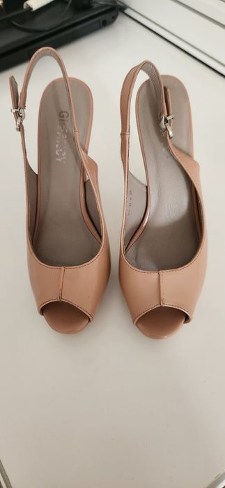 Продам туфли и босоношки