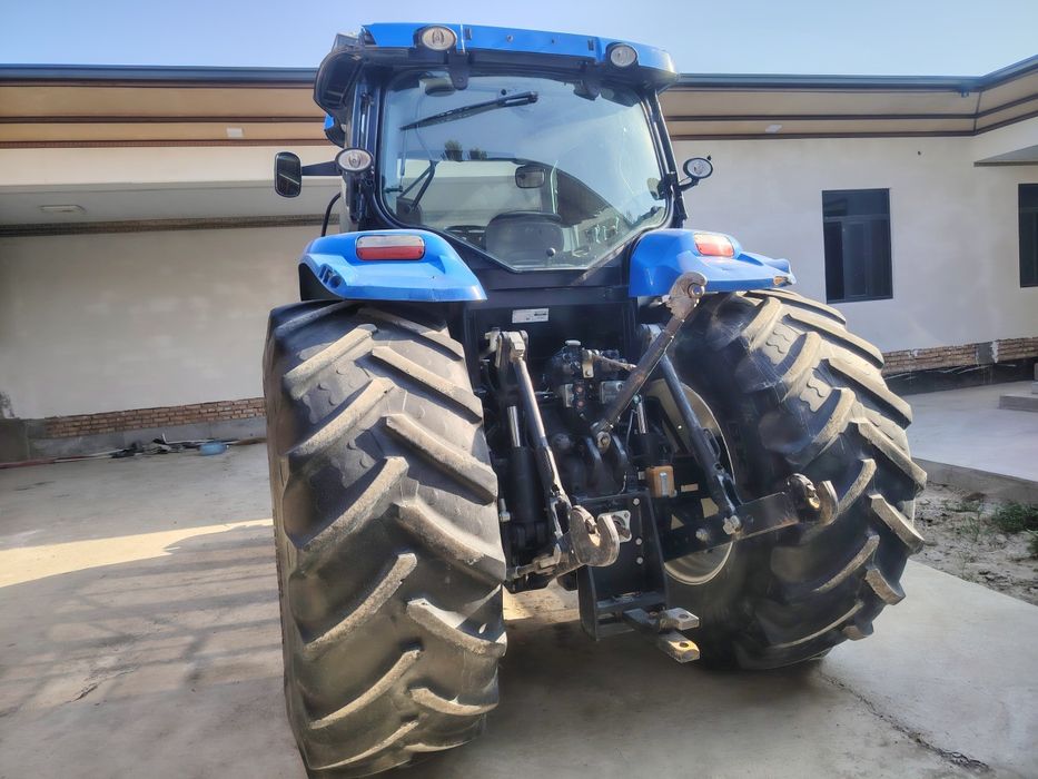 New holland t 7060