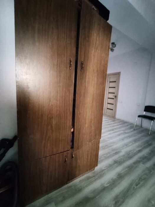 Шкаф сотилади срочно!