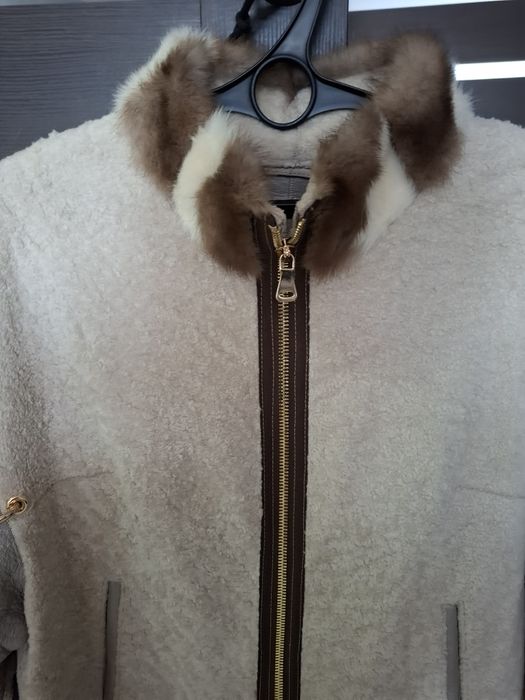 Продам женскую куртку