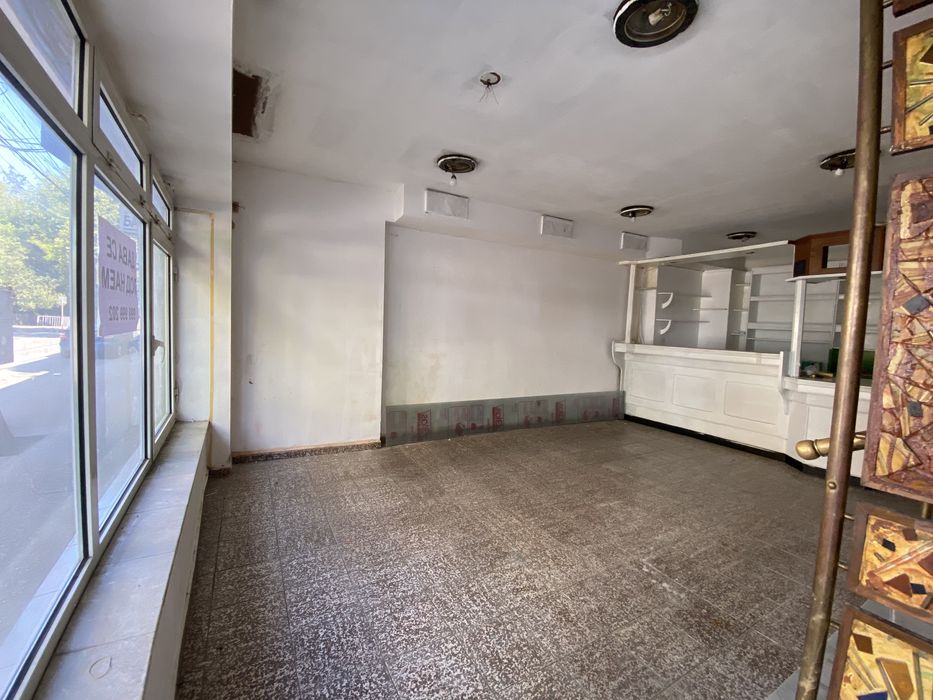 Дава се под наем Магазин в Добрич, Център - 160 кв.м за 408 € - Снимка #1