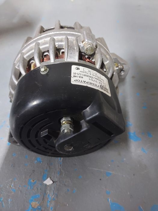 Генератор на автомобиль Волга, Уаз, Газель.