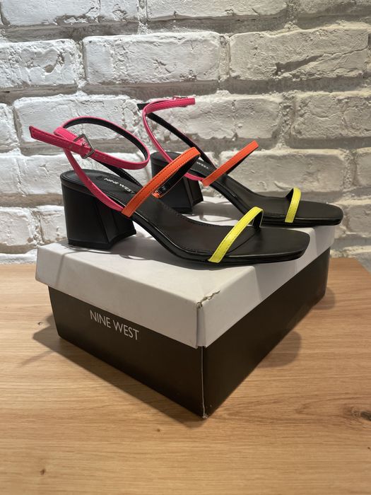 Sandale Nine West noi (nepurtate) marime 37 cu toc gros