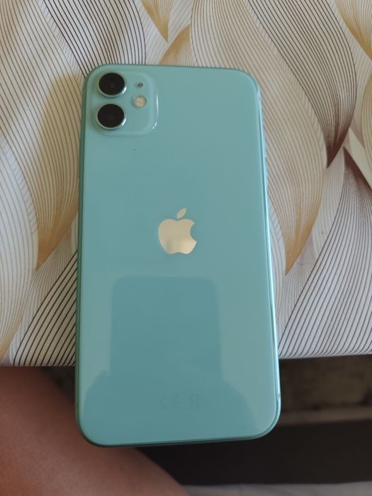 Продавам iPhone 11