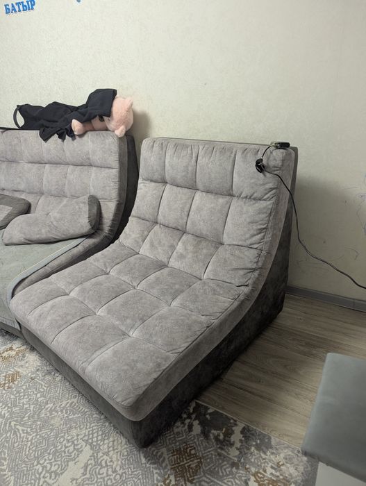 Продаётся удобное кресло серые цвета.