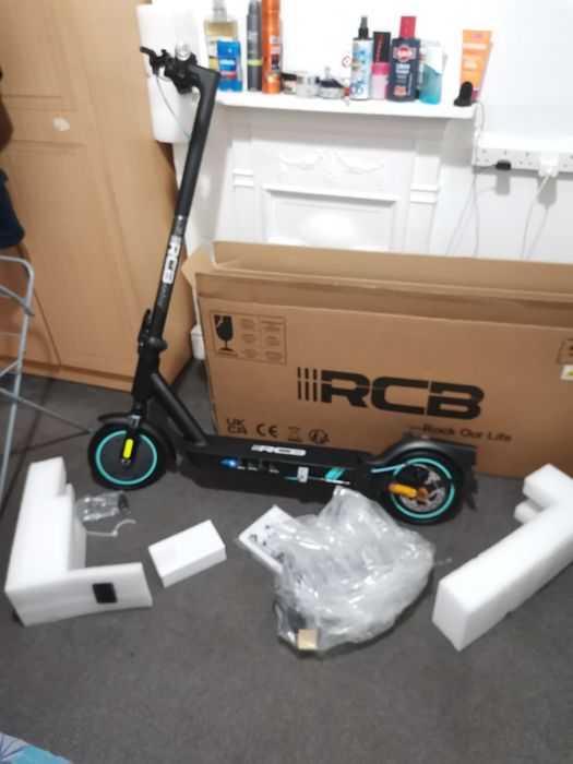 Trotinetă electrică RCB R17, 350W, autonomie 25-30 km