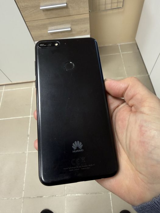 Huawei Y7 (2018) 2/16gb - отличен