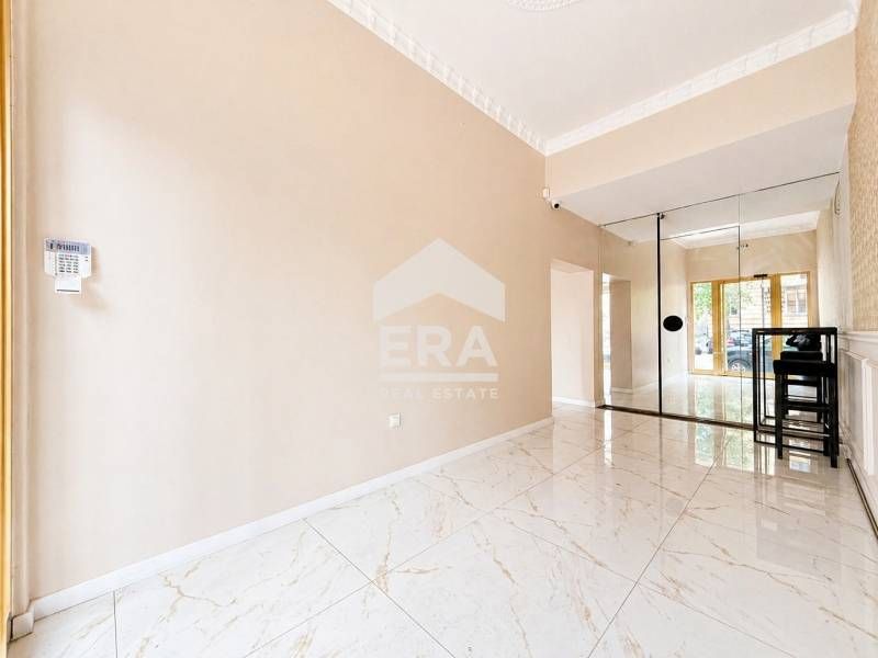 Дава се под наем Заведение в София, Център - 220 кв.м за 3989.73 € - Снимка #1