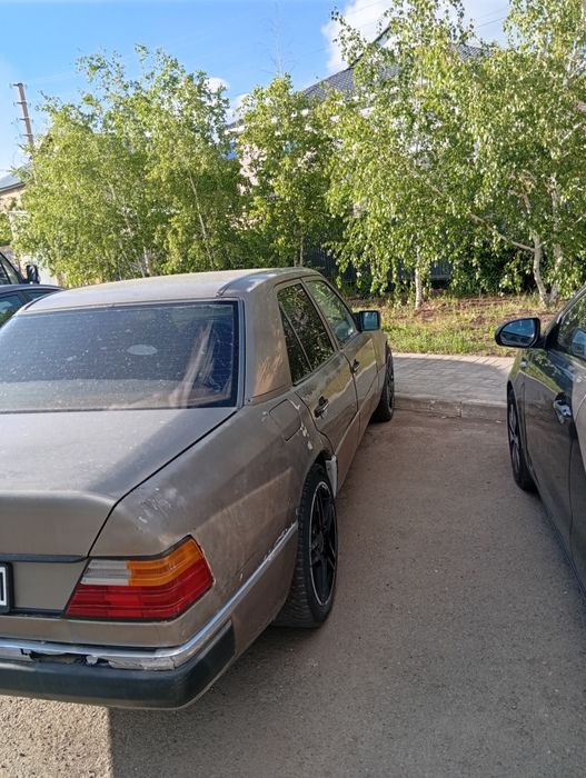 Мерседес 124 2.3