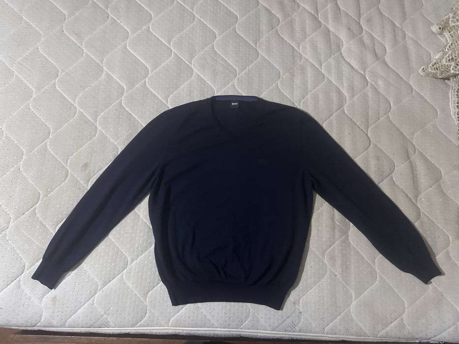 Hugo Boss  Lana Wool V-Neck Pullover мъжки пуловер
