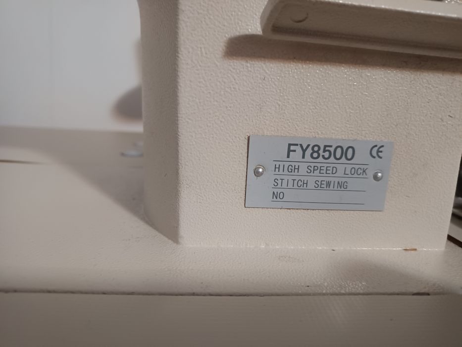 Mașina de cusut Yamata FY8500