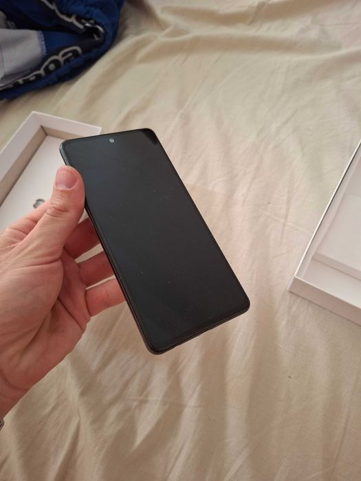 Продавам Samsung A72
