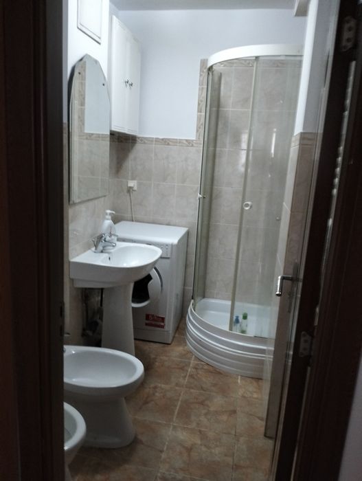 Inchiriez apartament 3 camere