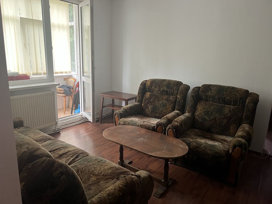 Închiriez apartament cu 2 camere